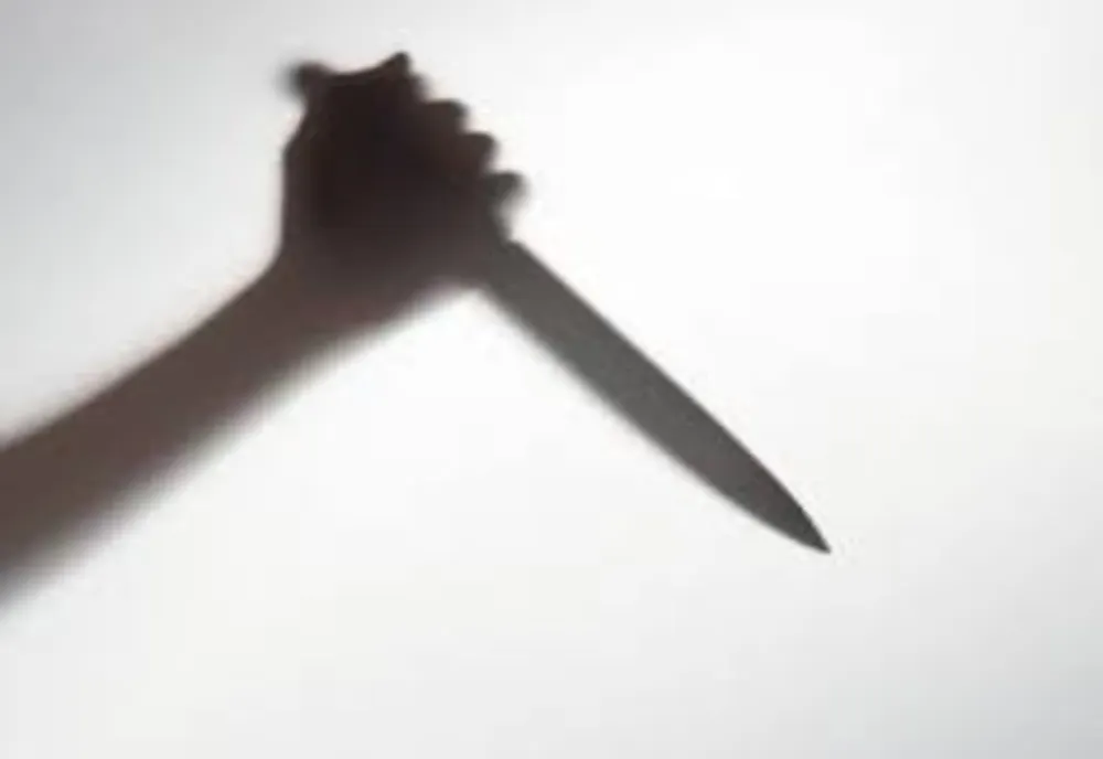 O femeie din Covasna a fost arestată preventiv, după ce şi-a înjunghiat soţul în zona gâtului
