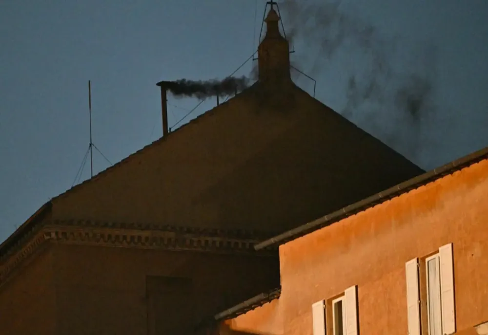 BĂTAIE CU PUMNII ȘI O FARSĂ ÎNTRE CARDINALI. O SCURTĂ ISTORIE A CONCLAVELOR