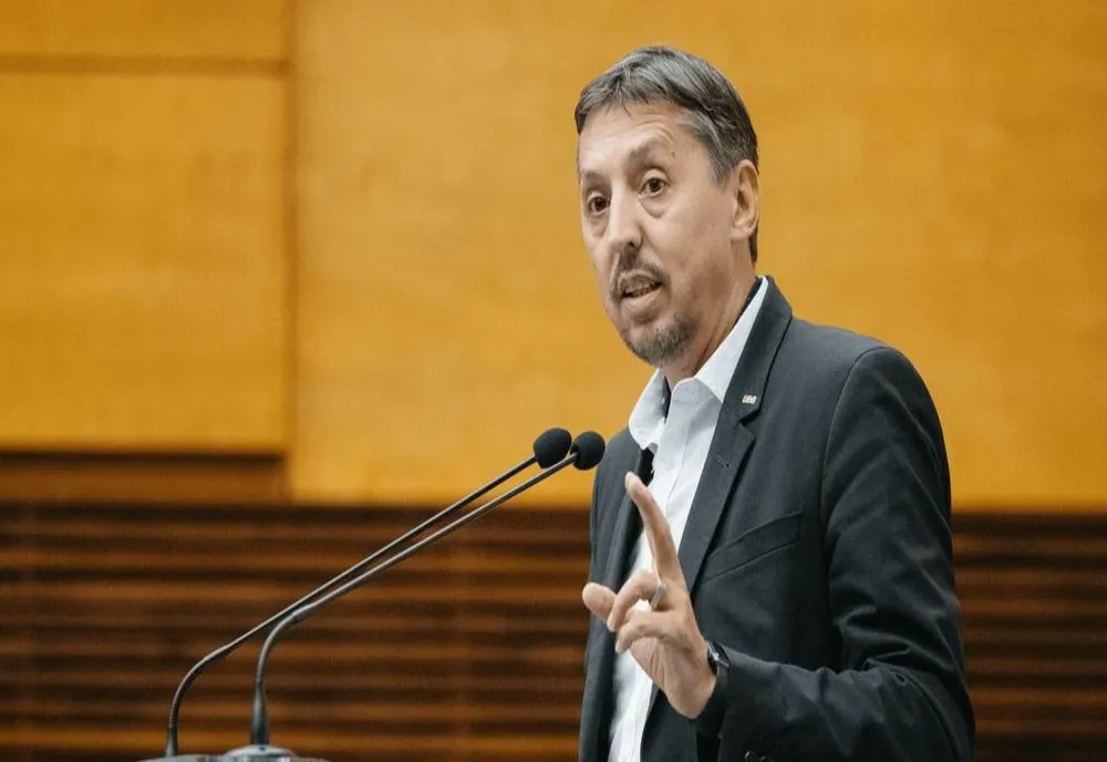 AUR A DEPUS MOȚIUNE SIMPLĂ ÎMPOTRIVA MINISTRULUI EDUCAȚIEI, DANIEL DAVID. SENATUL VOTEAZĂ LUNI