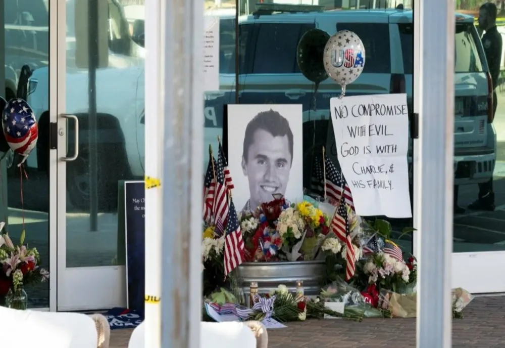 BBC: ASASINAREA LUI CHARLIE KIRK SCOATE LA IVEALĂ POLITICA SÂNGEROASĂ ȘI FRACTURATĂ A AMERICII