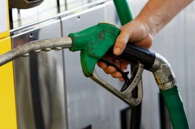 România, „Mica Elveție” a Estului. Avem cei mai scumpi carburanți din regiune. Cât au ajuns să plătească șoferii din cauza taxelor crescute