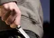 Poliţist atacat cu un cuţit de un covăsnean