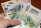 Bani găsiţi pe o stradă din Sfântu Gheorghe. Poliţiştii îl aşteaptă pe cel care i-a pierdut