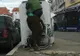 Miracol înainte de sărbători la Sfântu Gheorghe... La vederea containerului Caritas, un om s-a ridicat din scaunul rulant