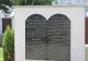 52 de pietre funerare în memoria copiilor uciși la Auschwitz, în Parcul Memorial al Evreilor din Sfântu Gheorghe