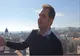 Primarul din Sfântu Gheorghe s-a urcat pe clădirea unui fost hotel, înalt de 10 etaje, să anunţe candidatura pentru un nou mandat şi demolarea imobilului