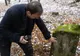 Cimitirul mozaic din Vâlcele a dispărut. Hoții au vândut pietrele funerare
