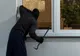 Bărbat suspectat că a furat fier dintr-o curte din Sfântu Gheorghe, cercetat de polițiști